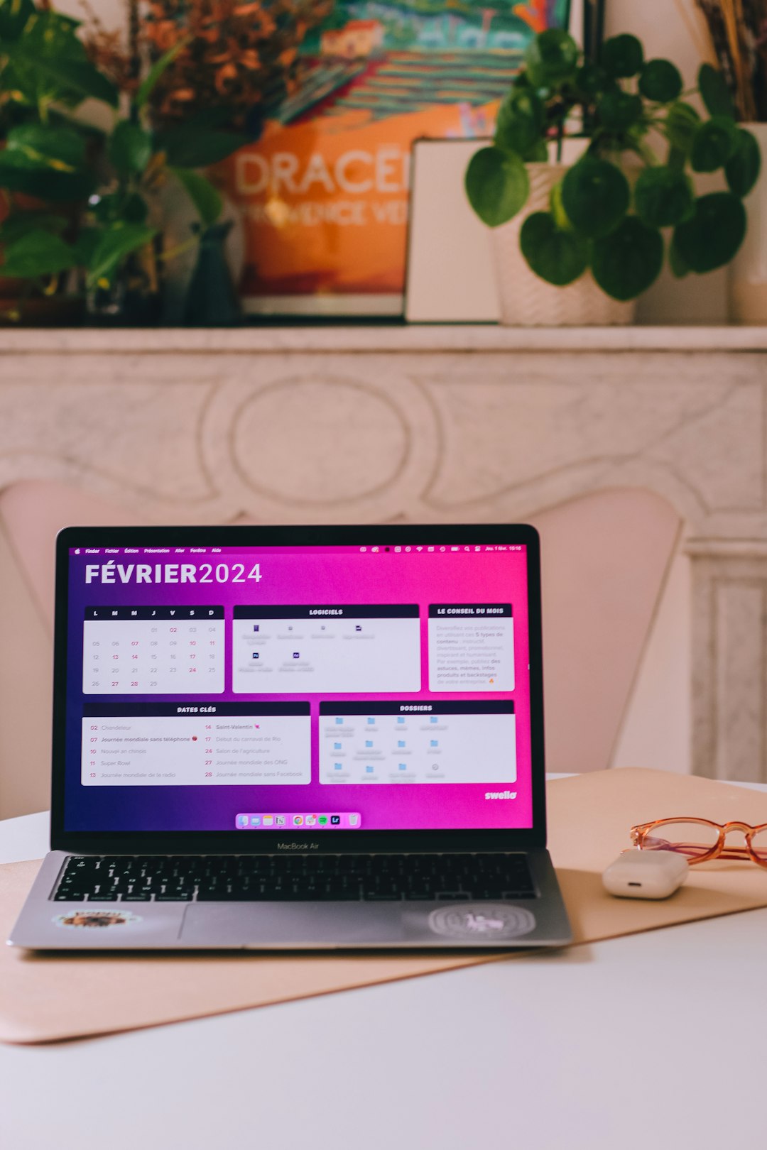 a-laptop-computer-sitting-on-top-of-a-table-8q5y-so5hew